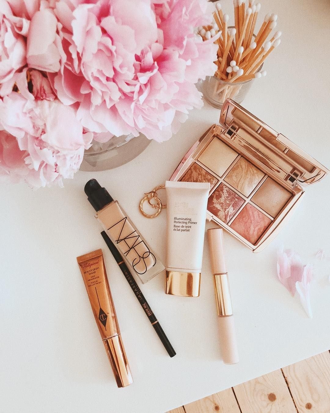 Раскладка косметики