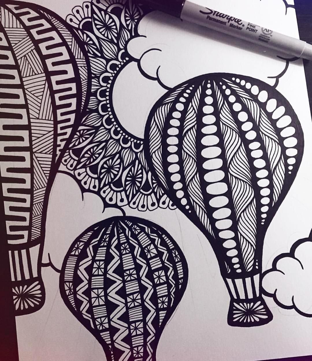 Узоры фломастером на бумаге