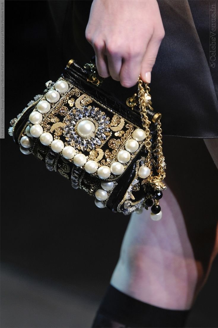 Сумка Christian Dior расшитая жемчугом