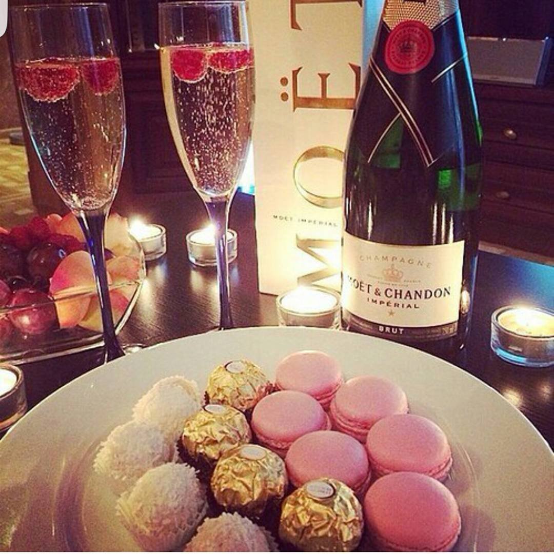 Романтический ужин с подругой