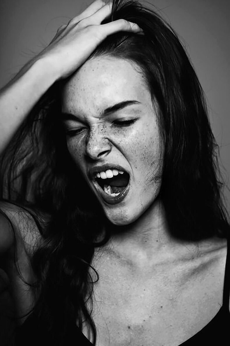 Девушка в гневе