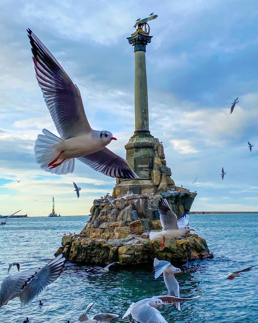 Памятник затонувшим кораблям в Севастополе