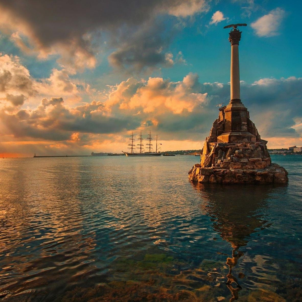 Памятник затопленным кораблям Севастополь картина