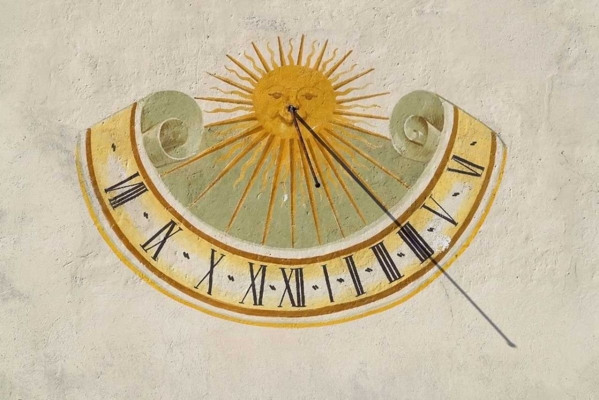 Sundial солнечные часы цвет