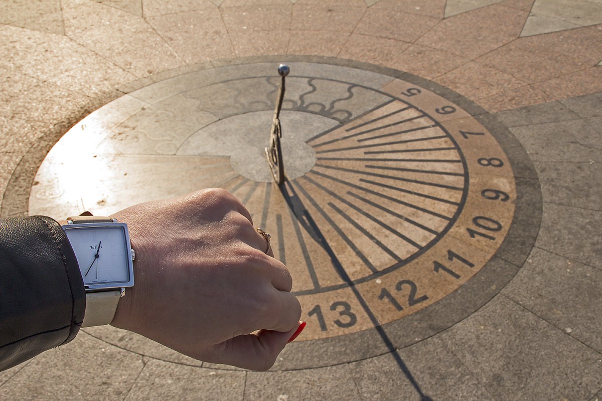 Циферблат солнечных часов