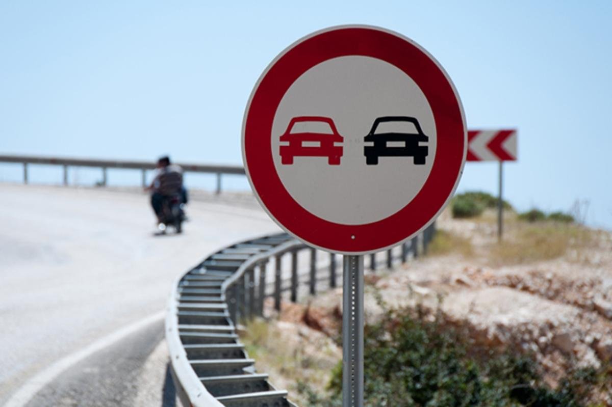 Знак обгон запрещен