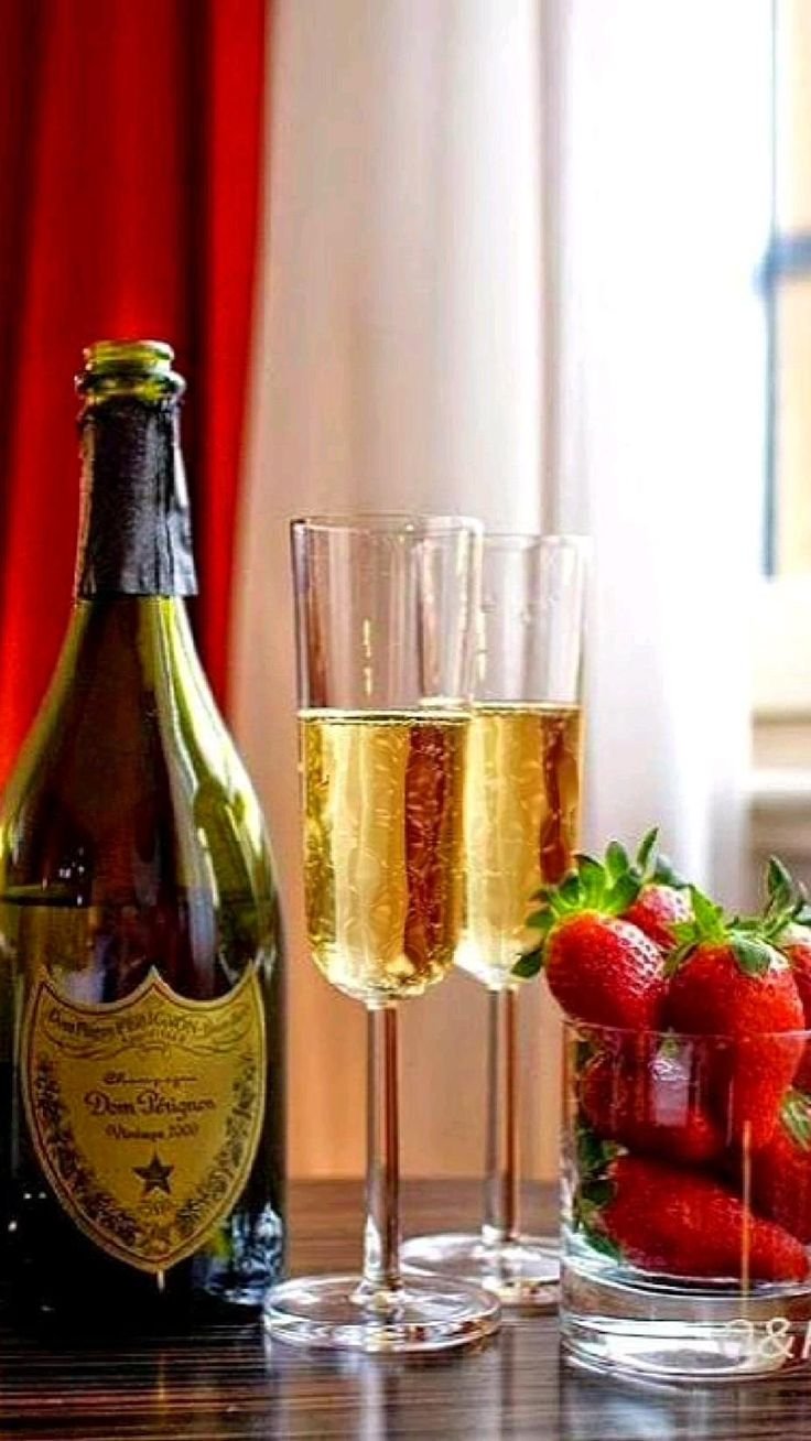 Вино на природе вечером