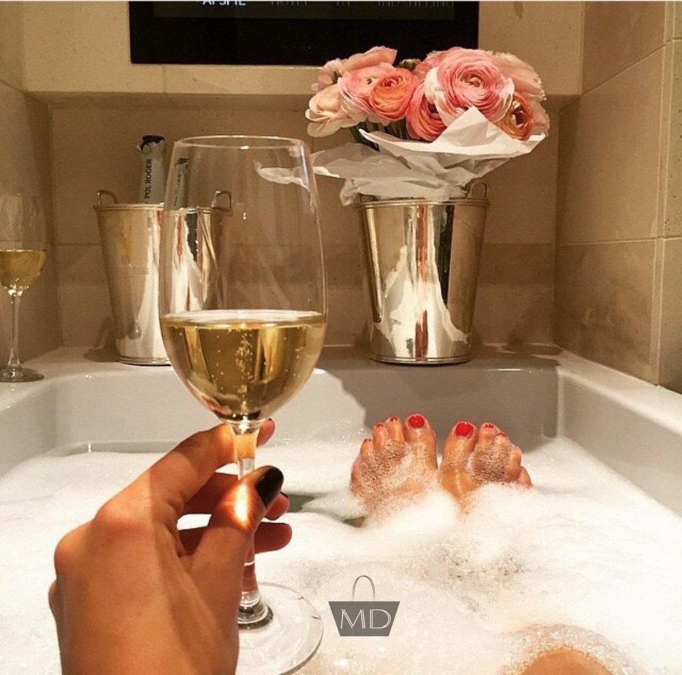 Шампанское в бокале