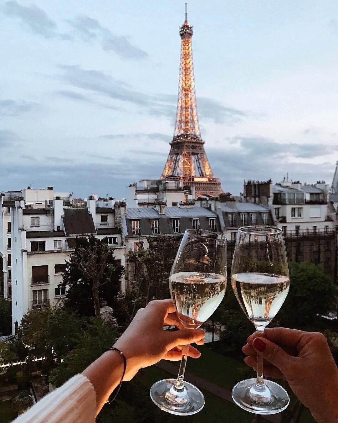 Цветы и шампанское