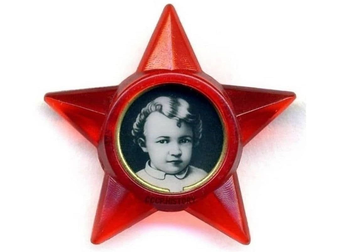 Значок октябренка СССР
