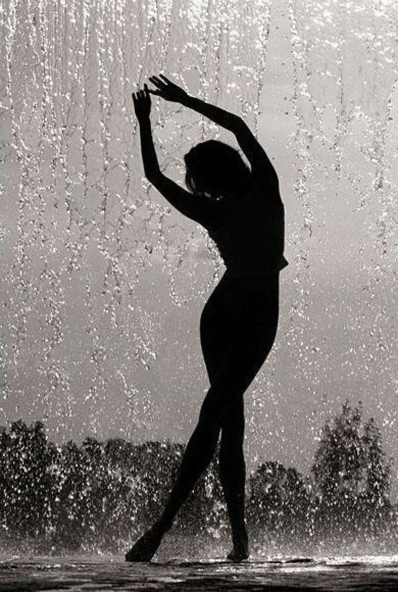 Девушка под дождем