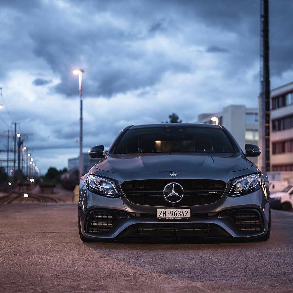 Мерседес е63 АМГ В темноте