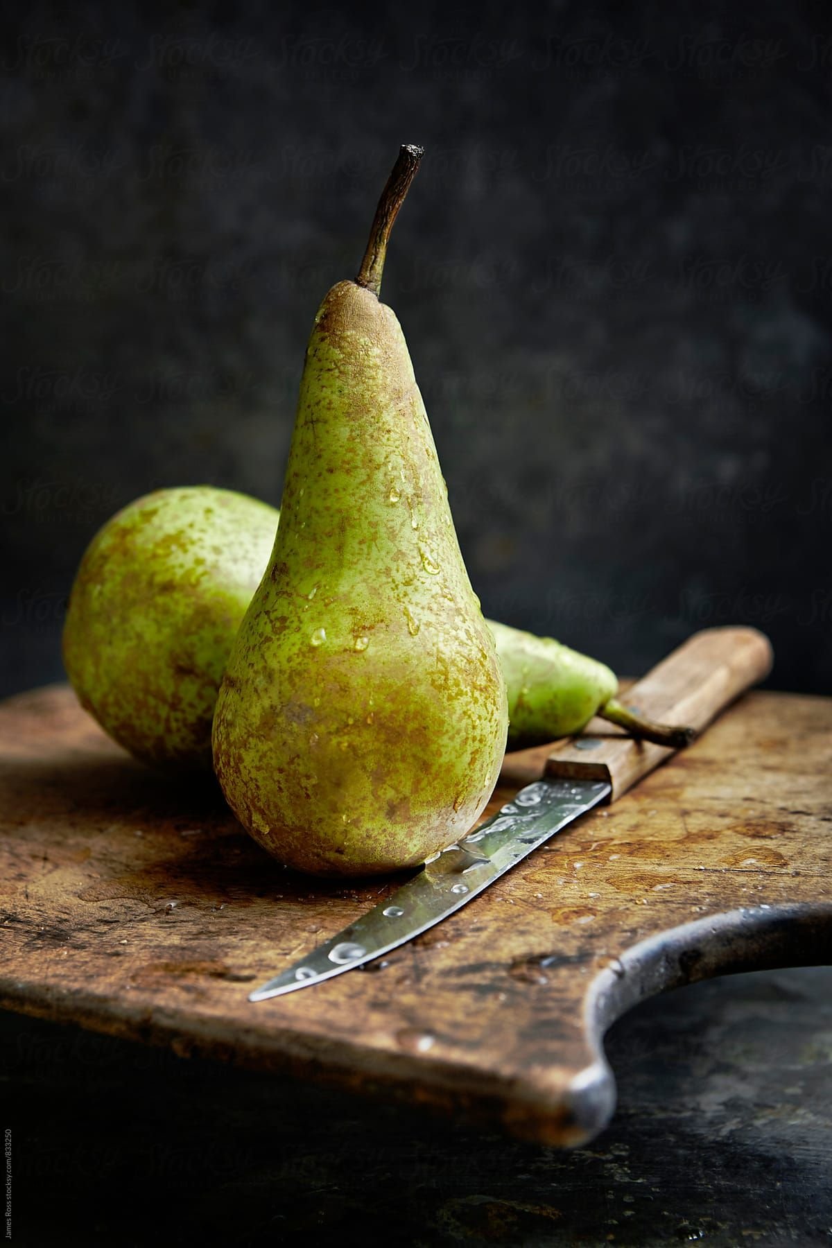 Натюрморт с одним фруктом