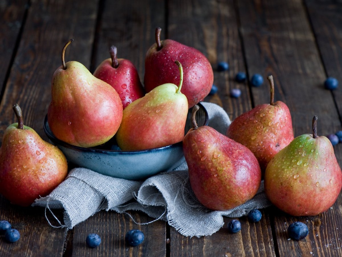 Сочные груши с яблоками