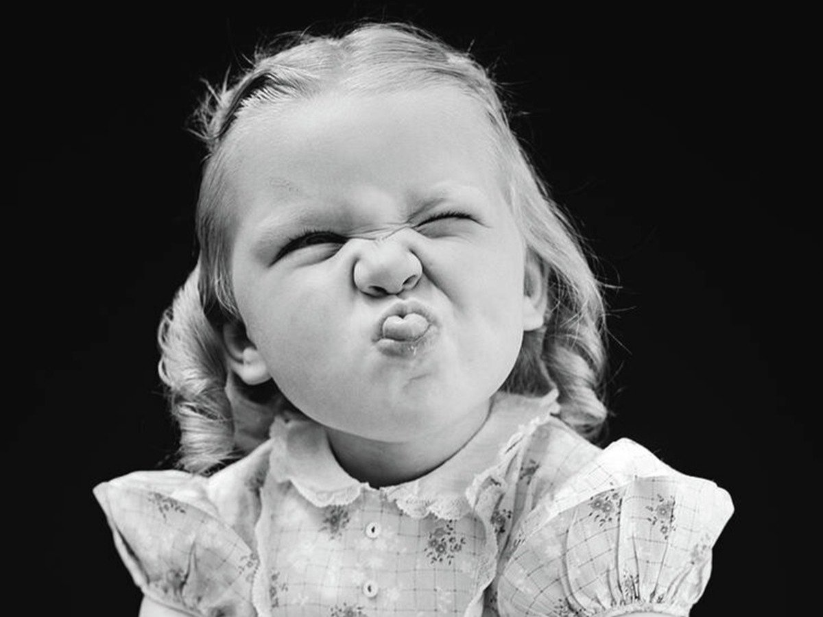 Плачущая девочка