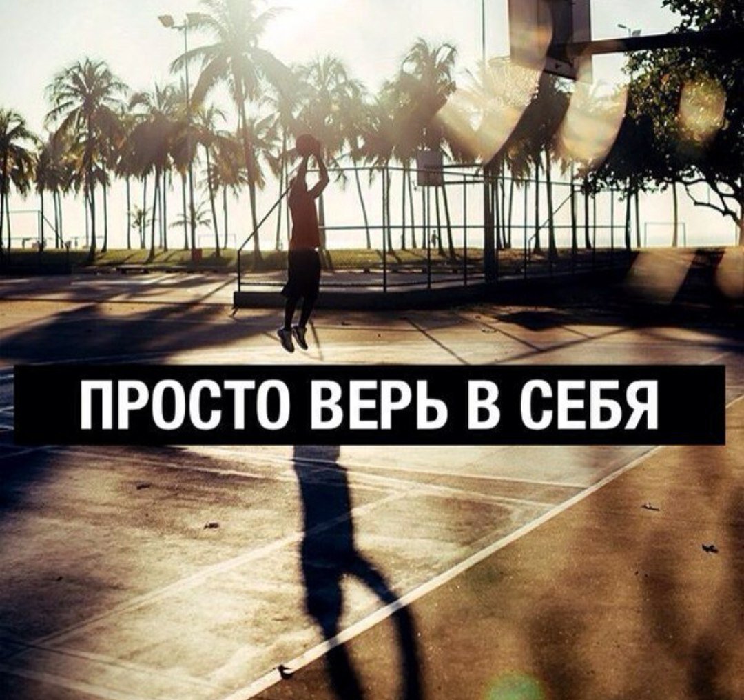 Красивый мужчина утром