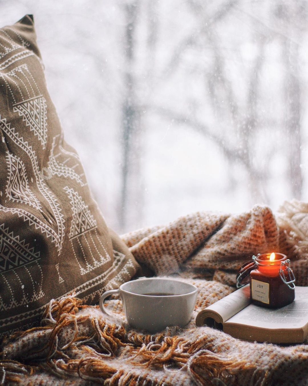 Камин и вино