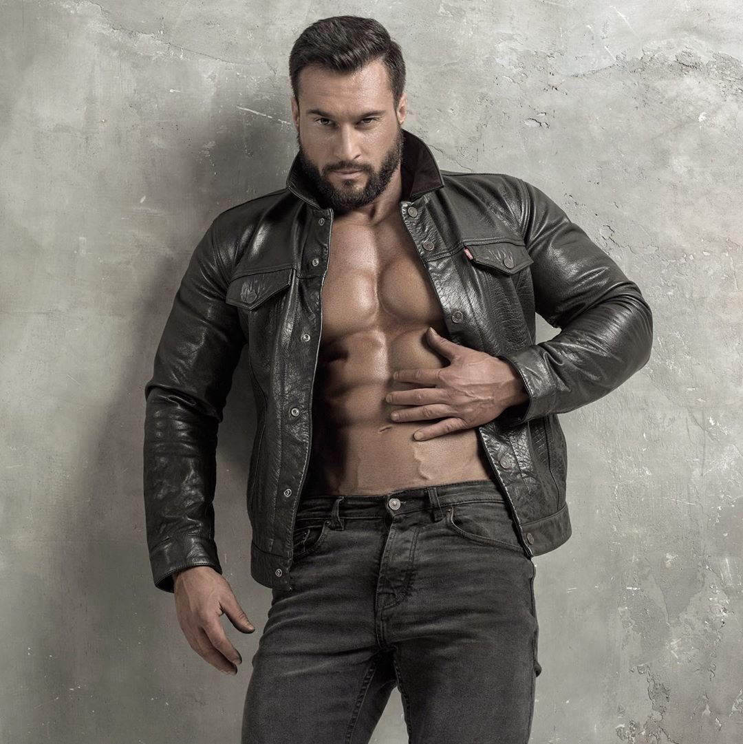 Брутальный мужчина