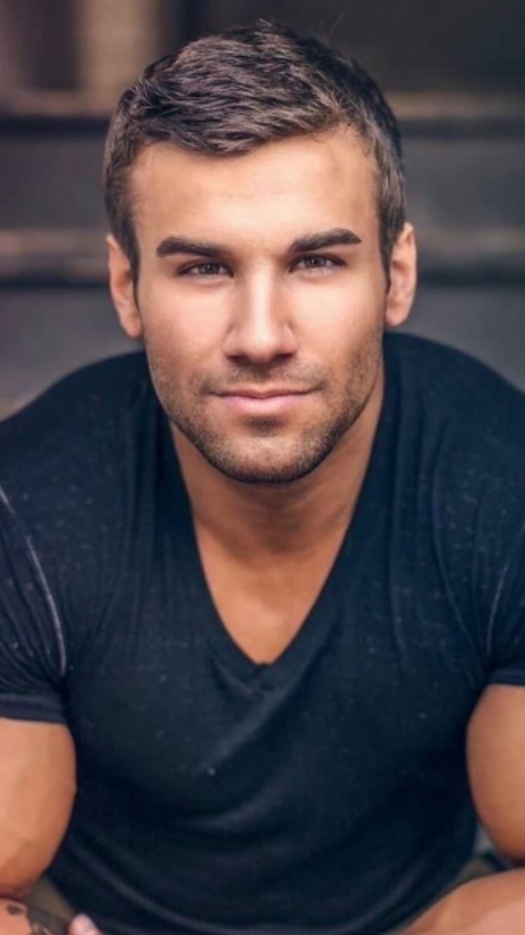 Брутальный парень