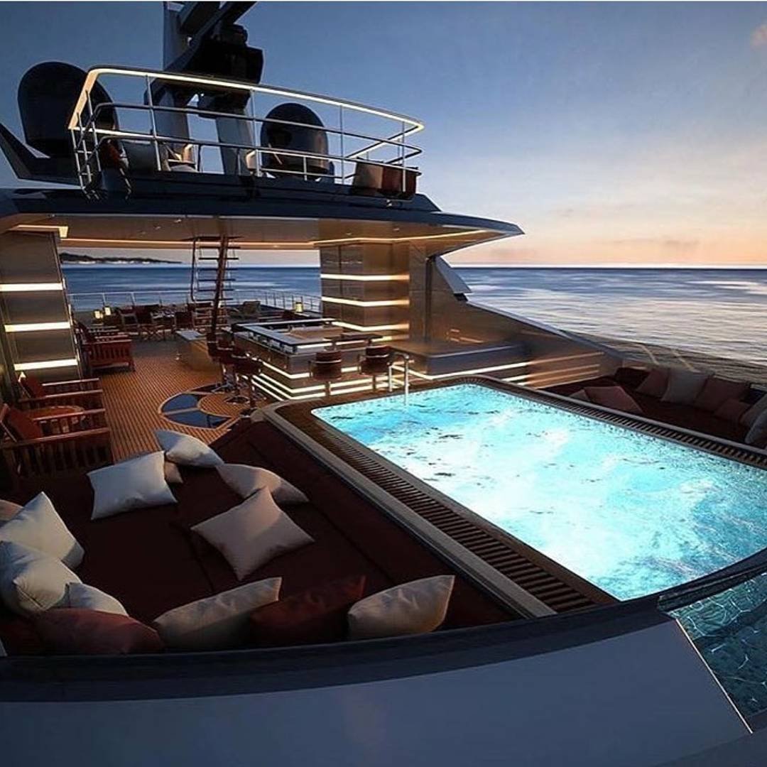 Люксури яхта