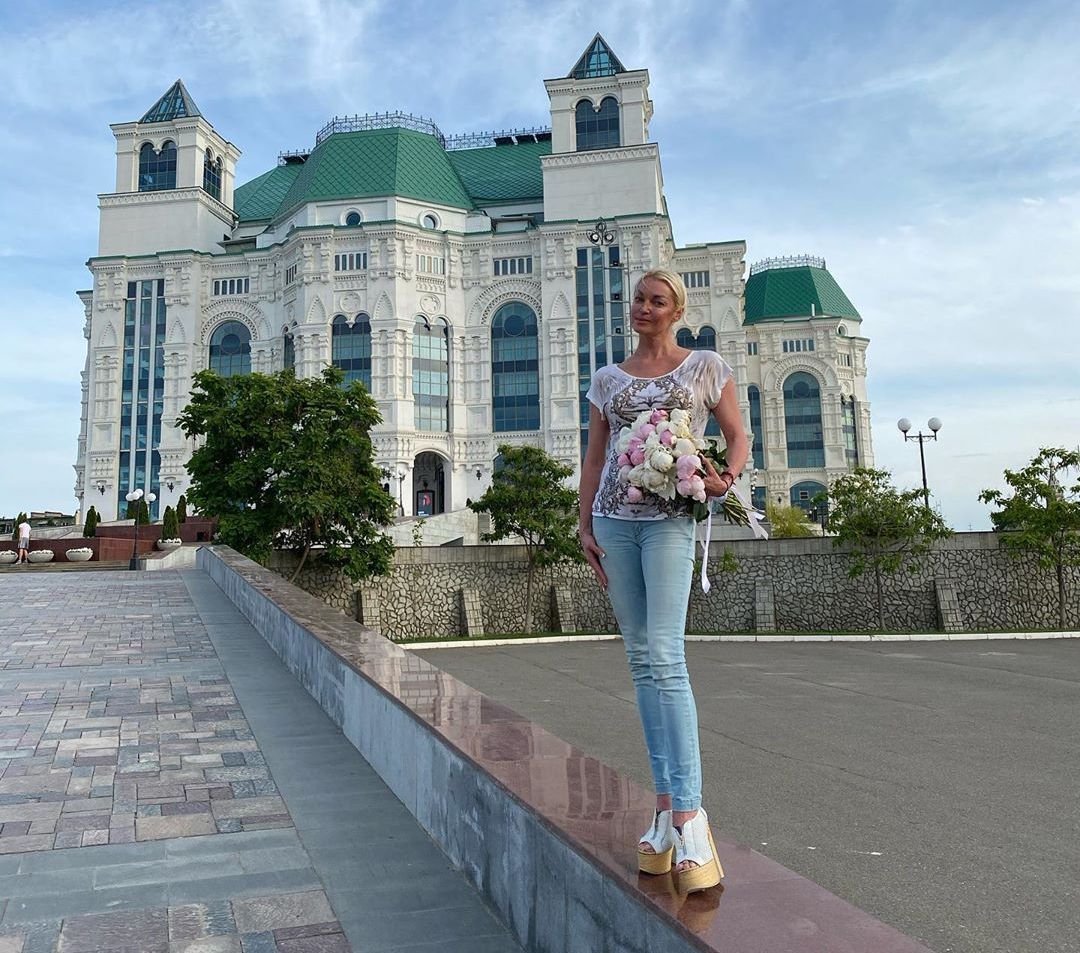Анастасия Волочкова переезжает в Астрахань