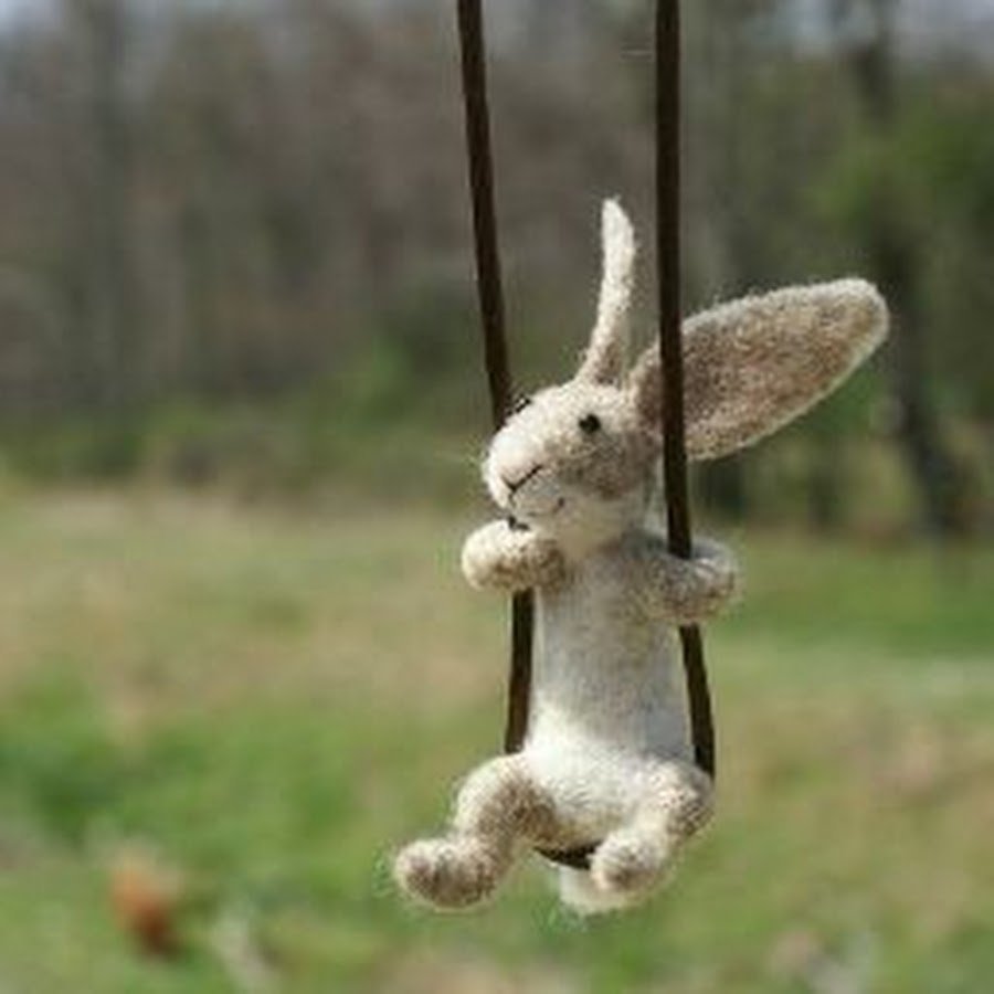 Заяц пьет кофе