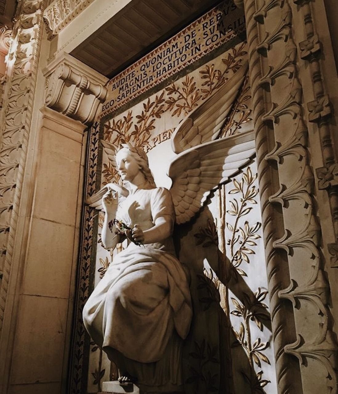 Aesthetic Dark Academia скульптуры