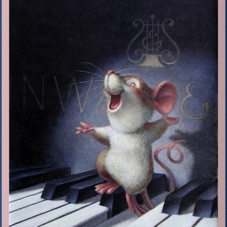 Мышонок пьет кофе