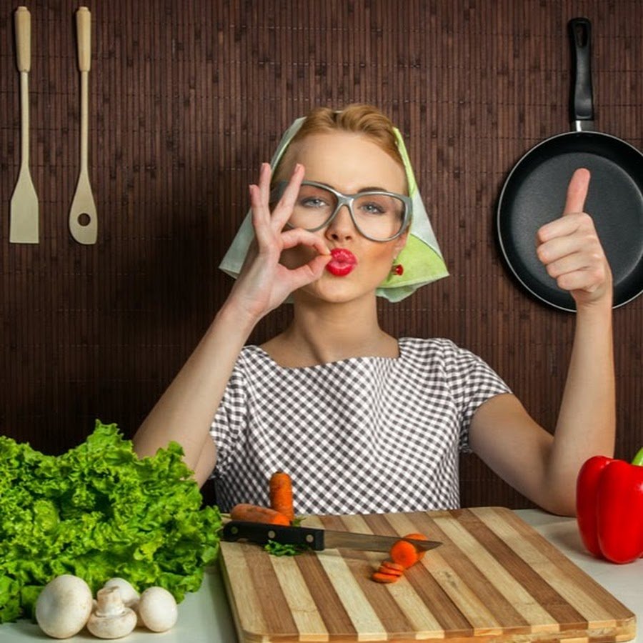 Мультяшные женщины на кухне