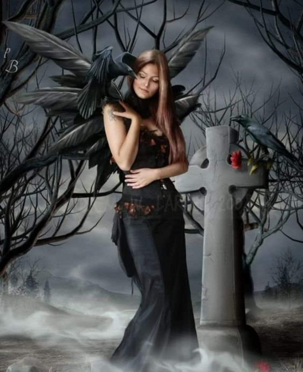 Женщина ведьма красивая