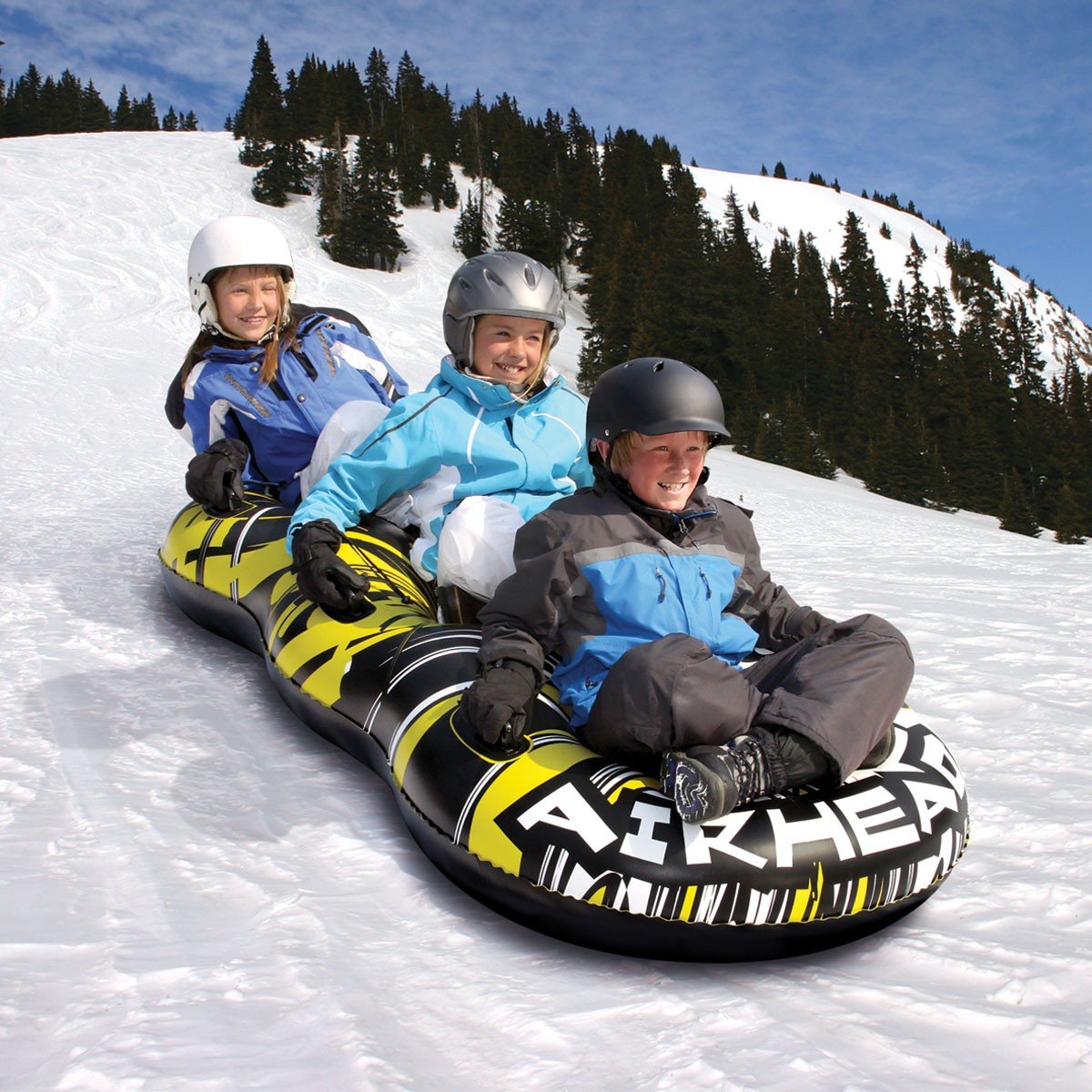 Девочка на санках