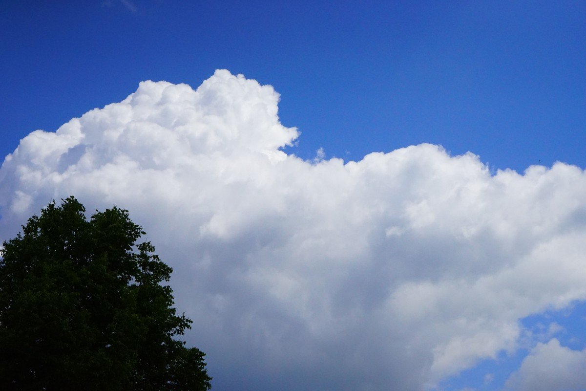 Голубое небо с кучевыми облаками