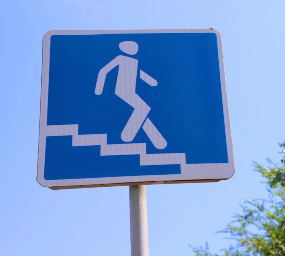 Надземный пешеходный переход знак