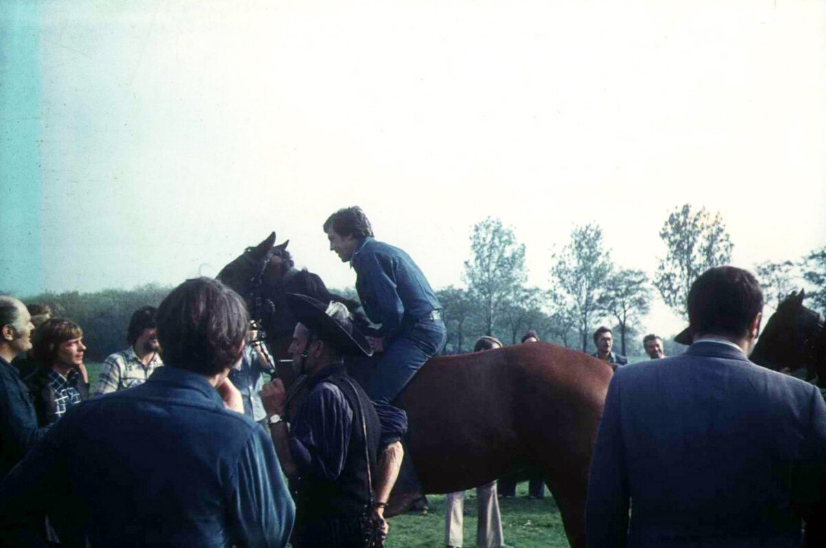 Владимир Высоцкий курит