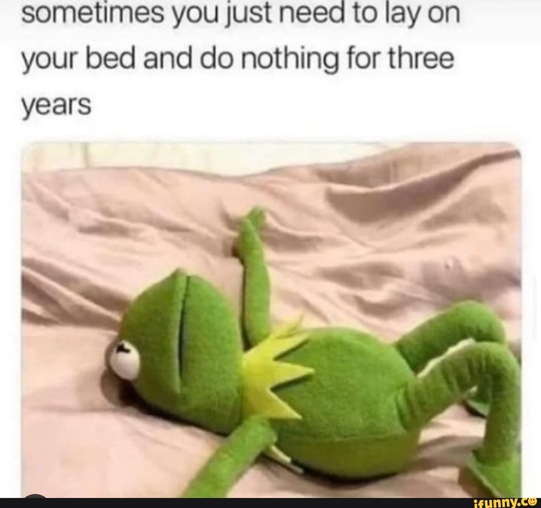 Ленивая женщина на диване