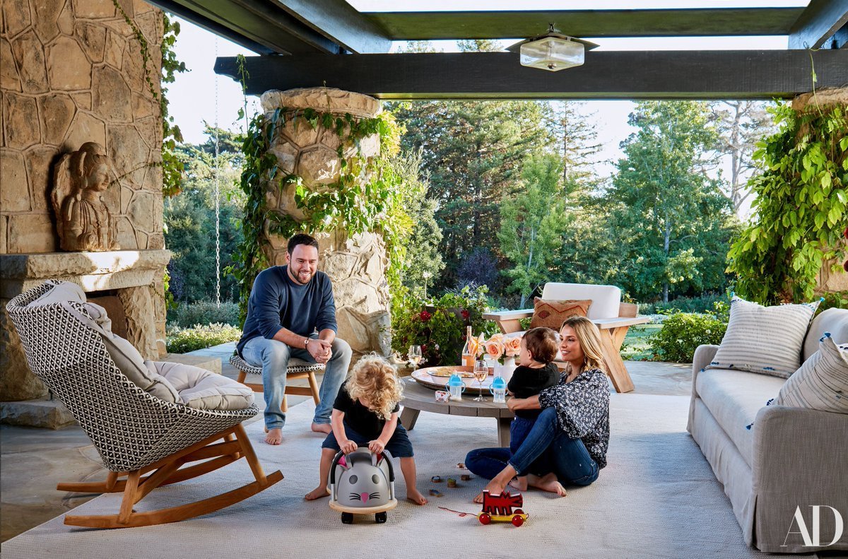 Семья на террасе