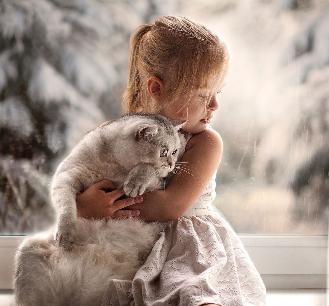 Девочка с котом