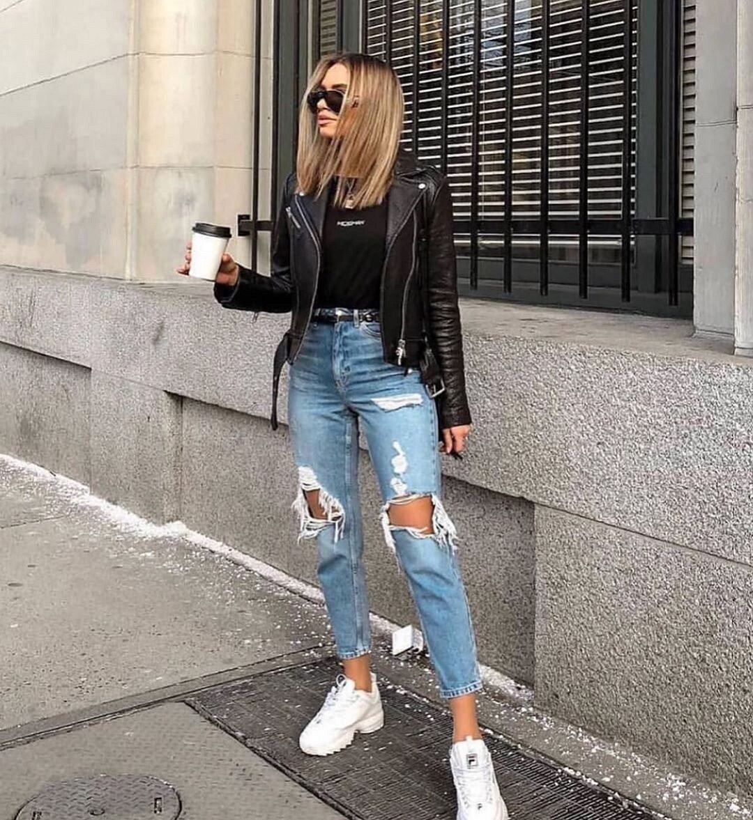 Рваные джинсы с кроссовками