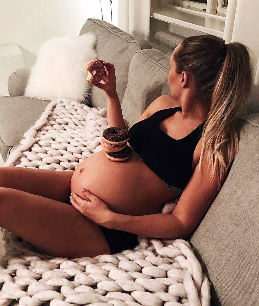 Ребёнок в животике у мамы