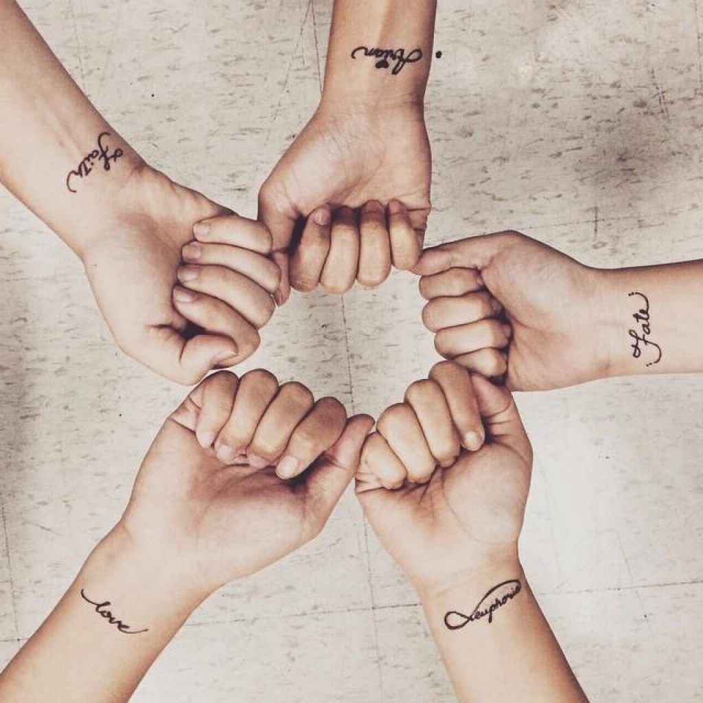 Знак дружбы тату