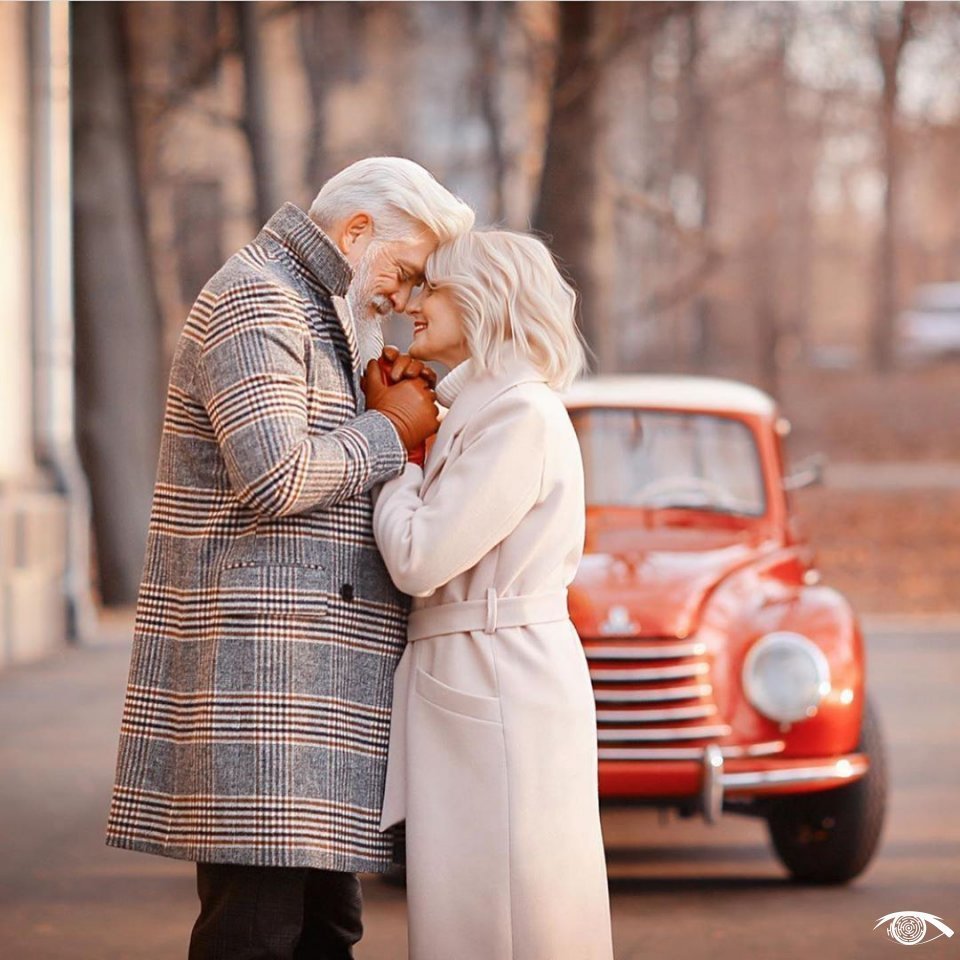 Пожилая влюбленная пара