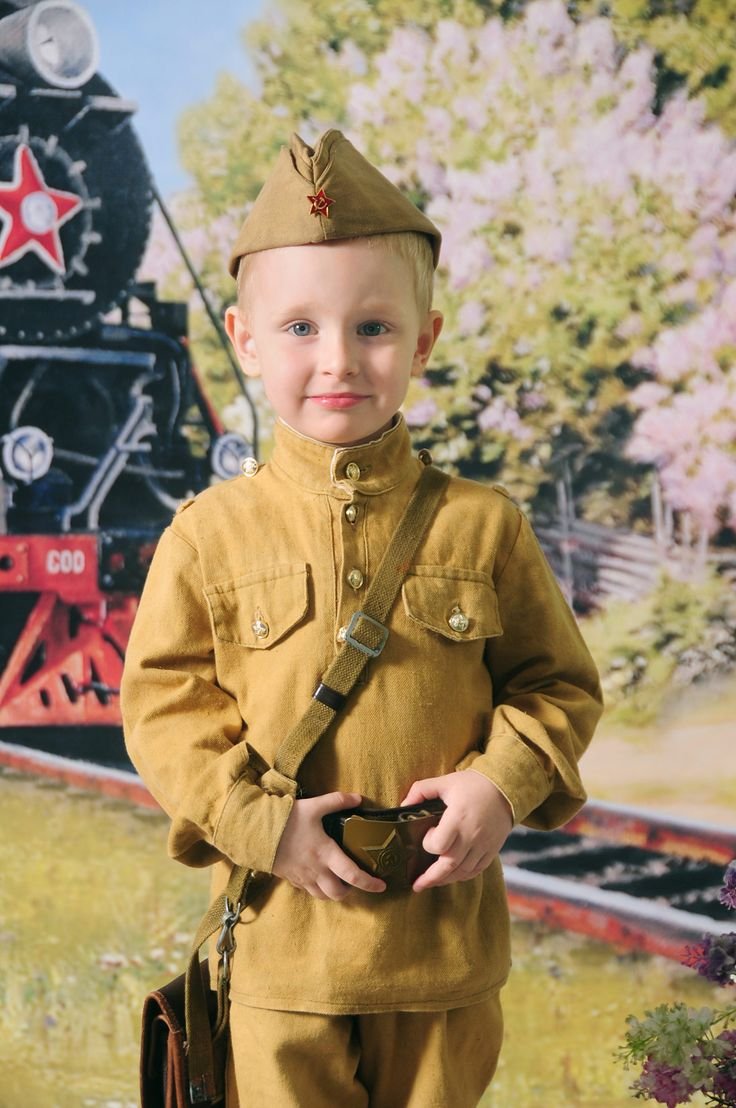 Дети в военной форме