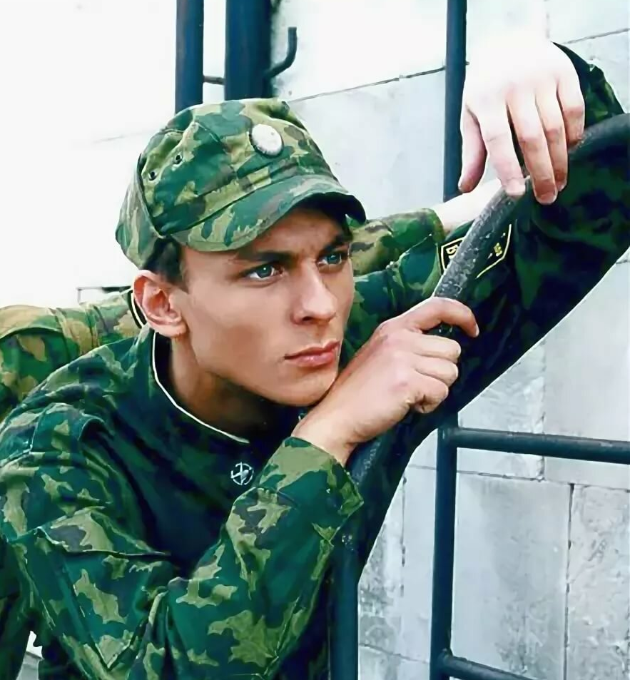 Русский солдат с автоматом