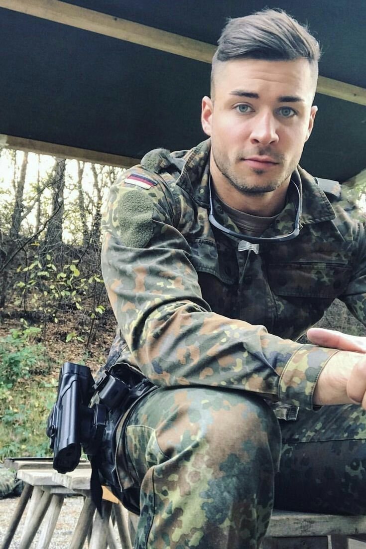 Андрей Петров блоггер в военной форме