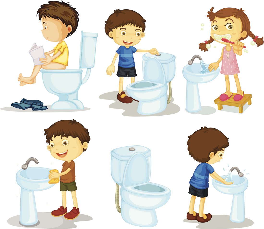 Малыш умывается