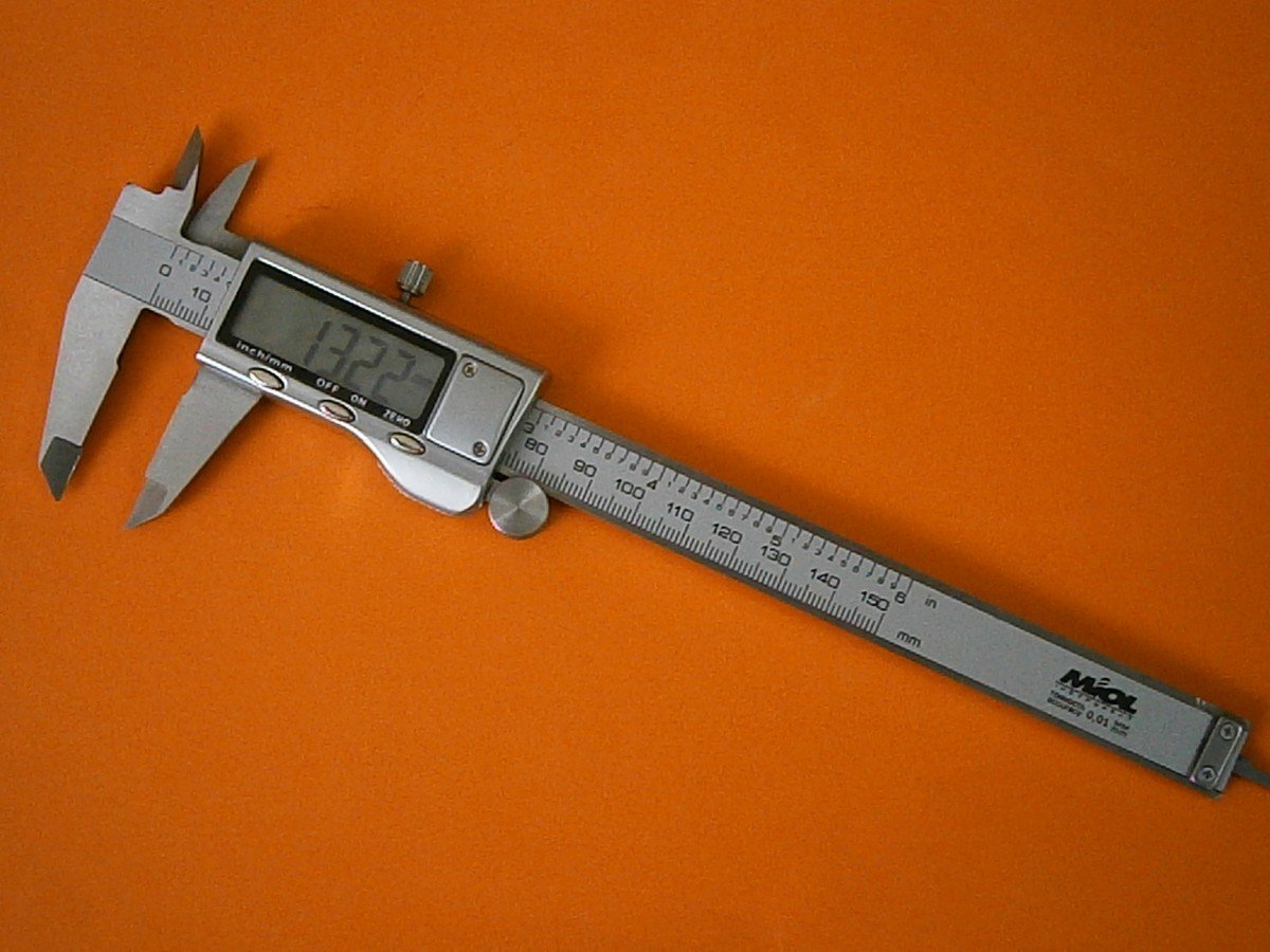 Штангенциркуль электронный с глубиномером