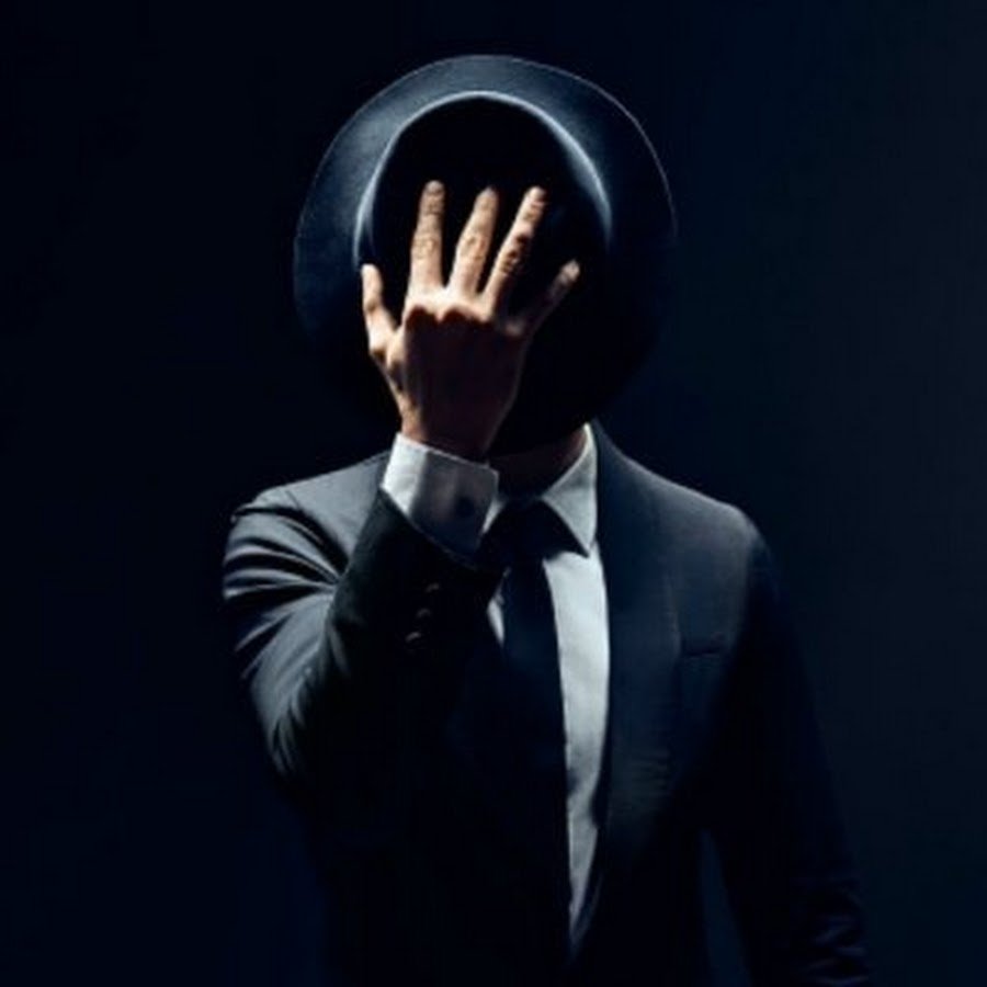 Мужчина в шляпе инкогнито