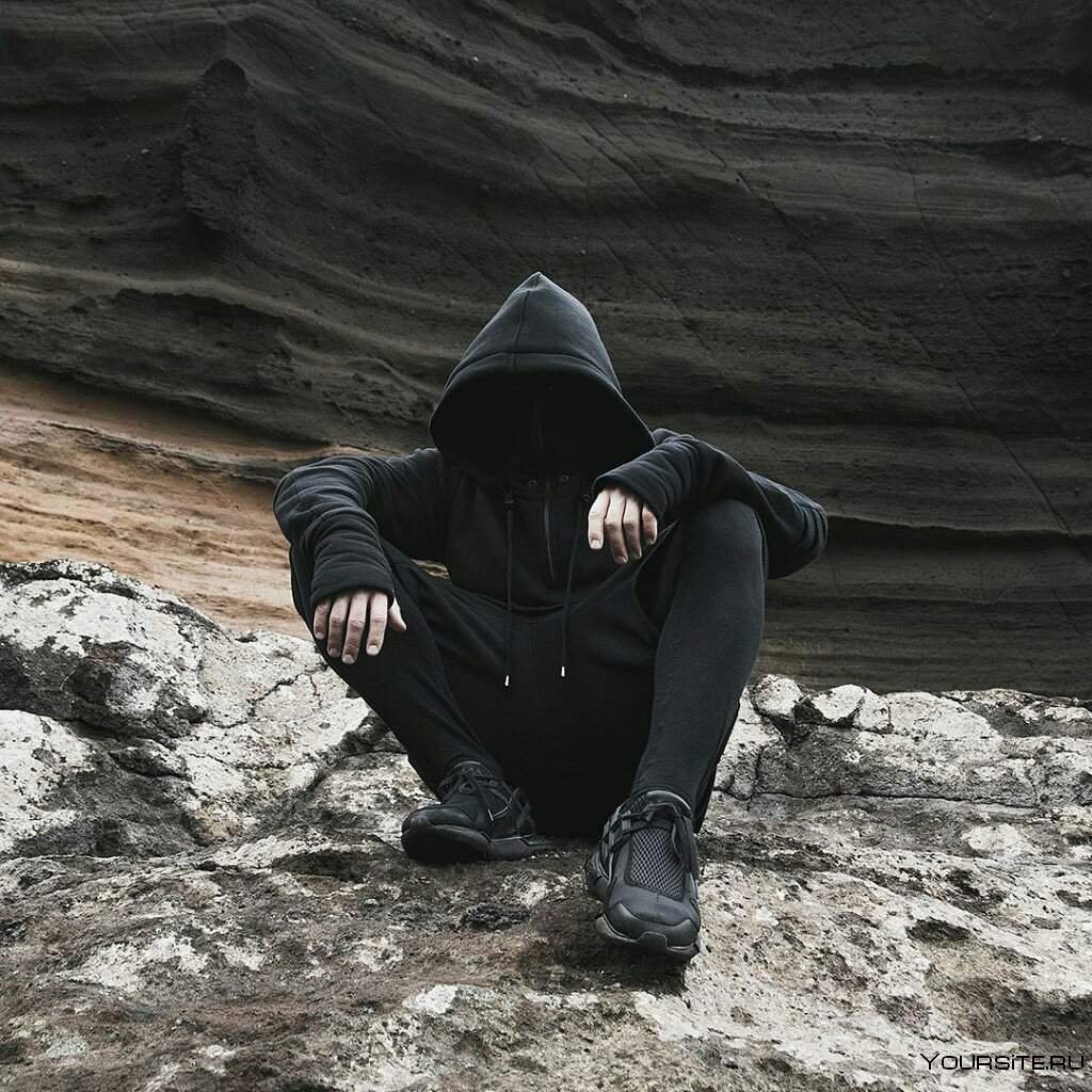 Парень в капюшоне