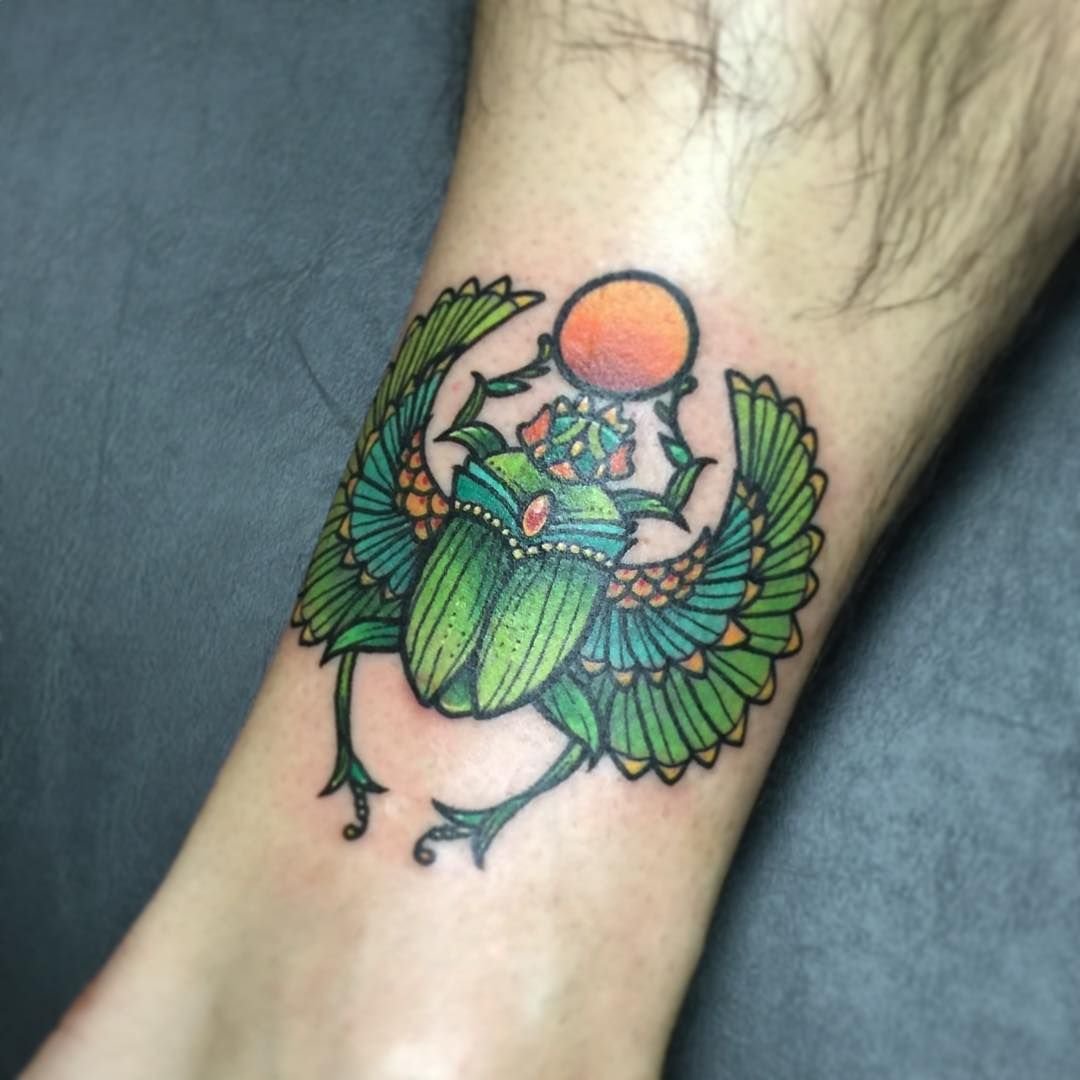 Брошь Жук скарабей из бисера