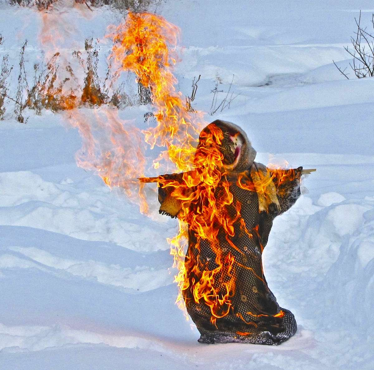 Сжигание соломенного чучела Масленица